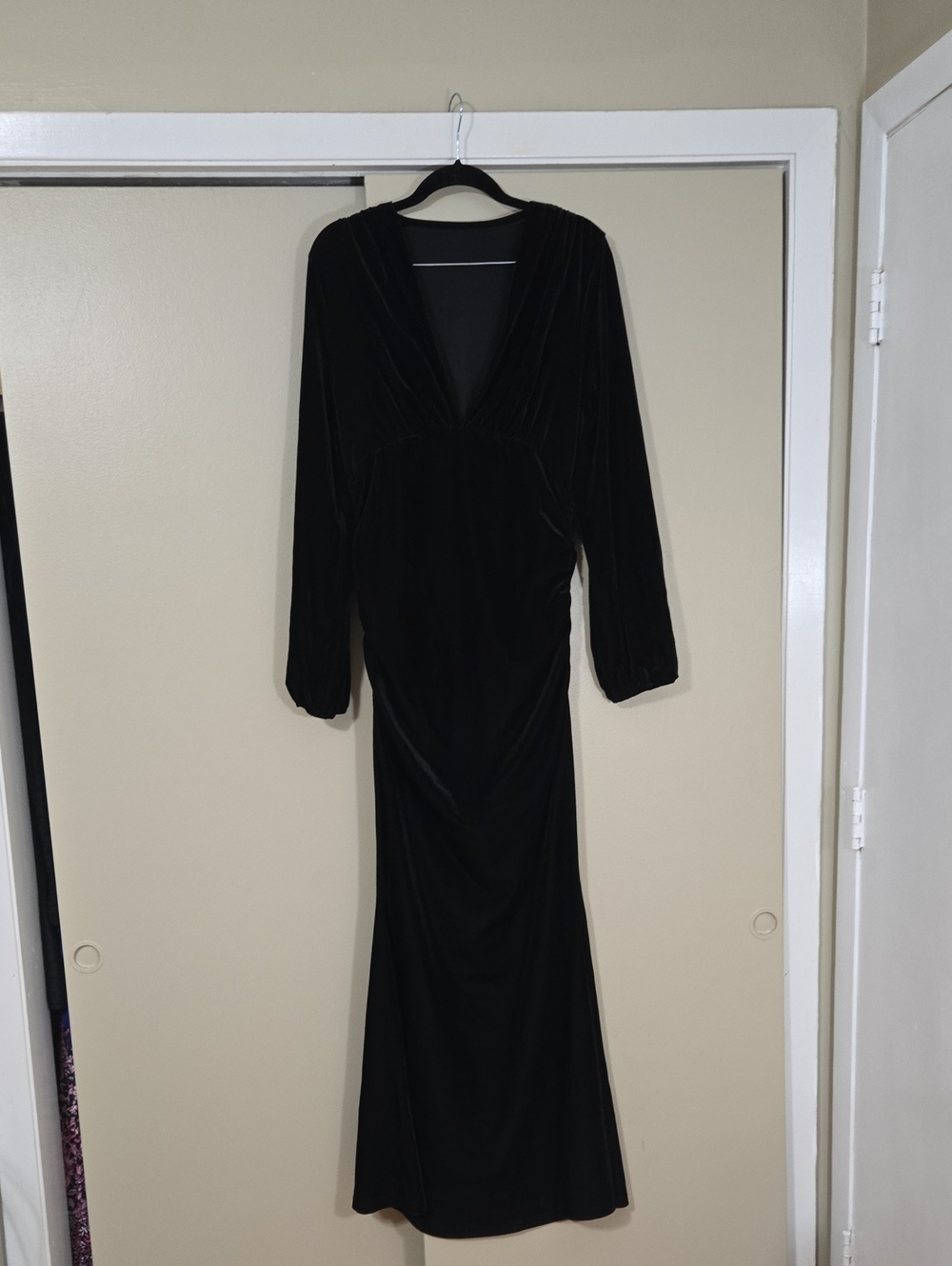 Black V-Neck Long Sleeve Women's Halloween Costume Dress Size XL